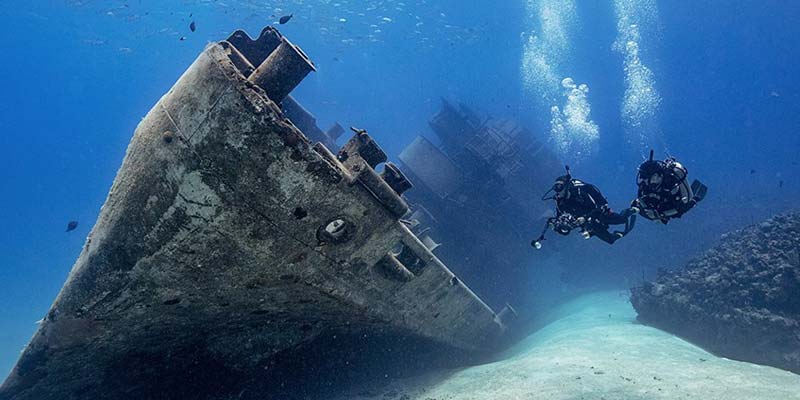 padi instructor teaching