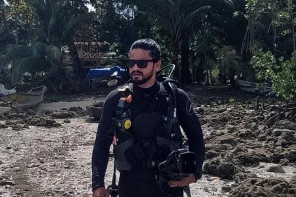 Achyut diving instructor