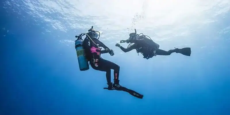 padi-instructor-teaching
