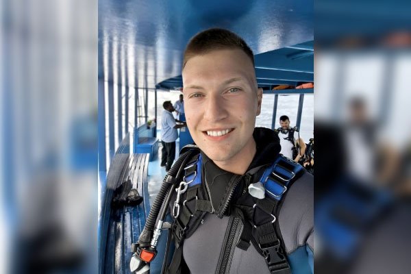Maldives diving instructor